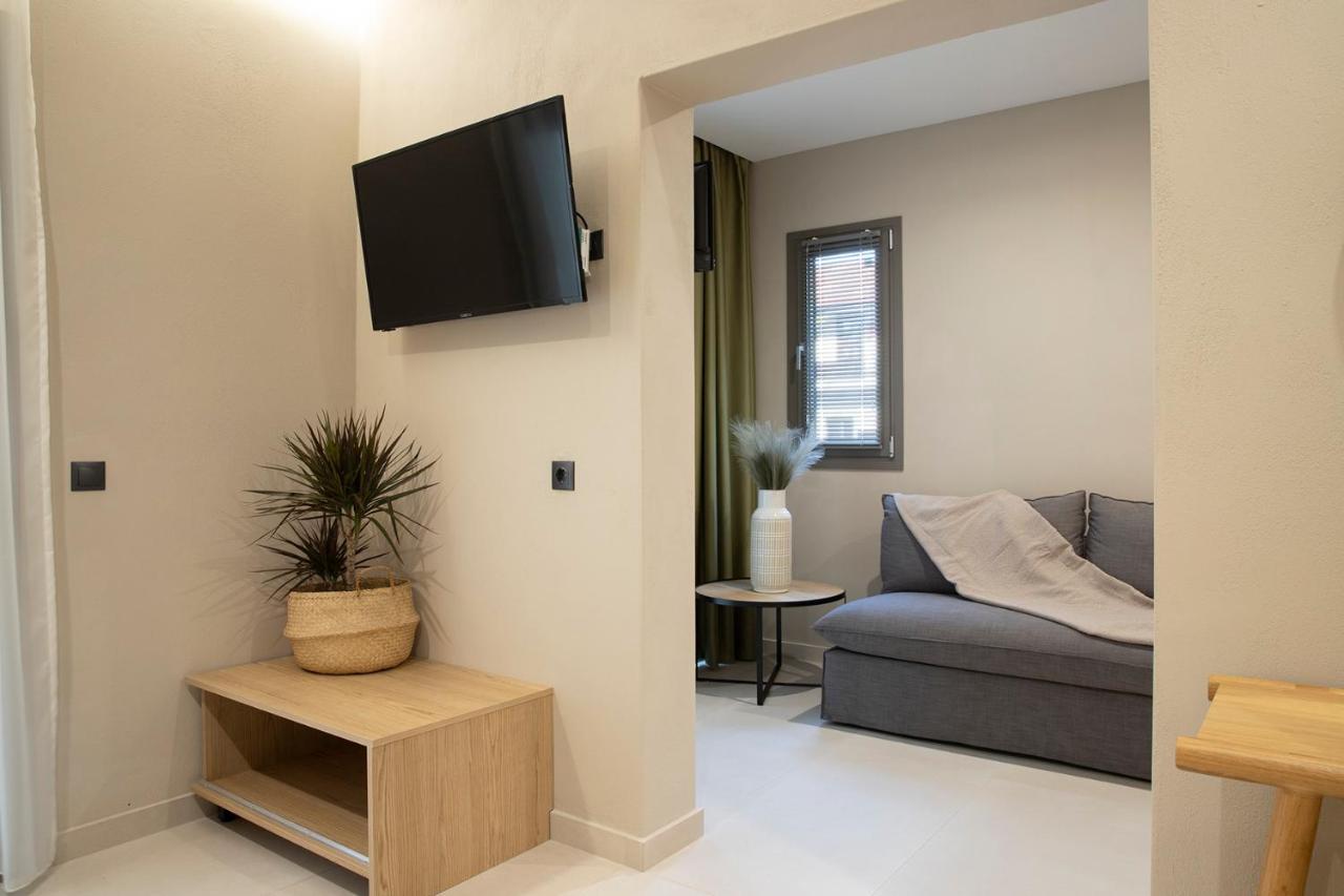 Olympus Suites Paralia Pantaleimonos Buitenkant foto