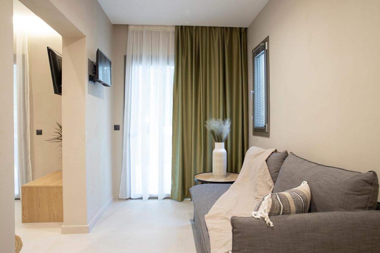 Olympus Suites Paralia Pantaleimonos Buitenkant foto
